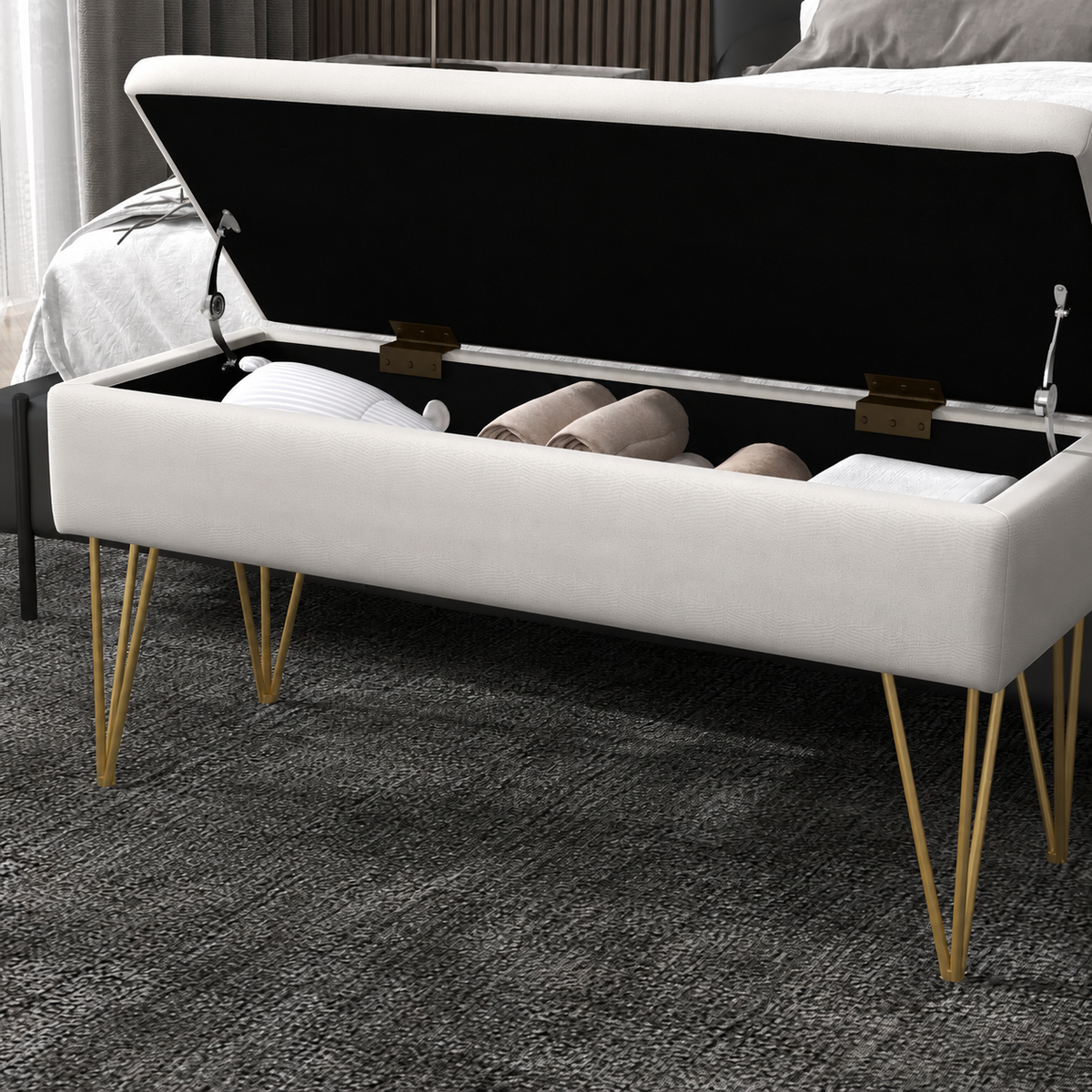 Banquette coffre blanche à pieds dorés, coffre ouvert et rangement intérieur