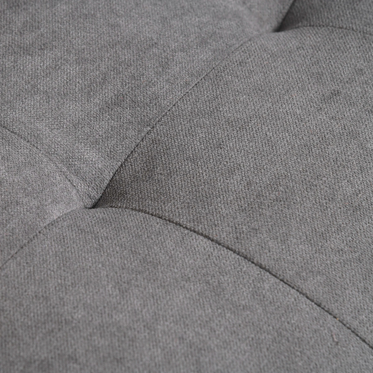 Canapé 2 places gris à rangement et pieds bois, détail du tissu gris