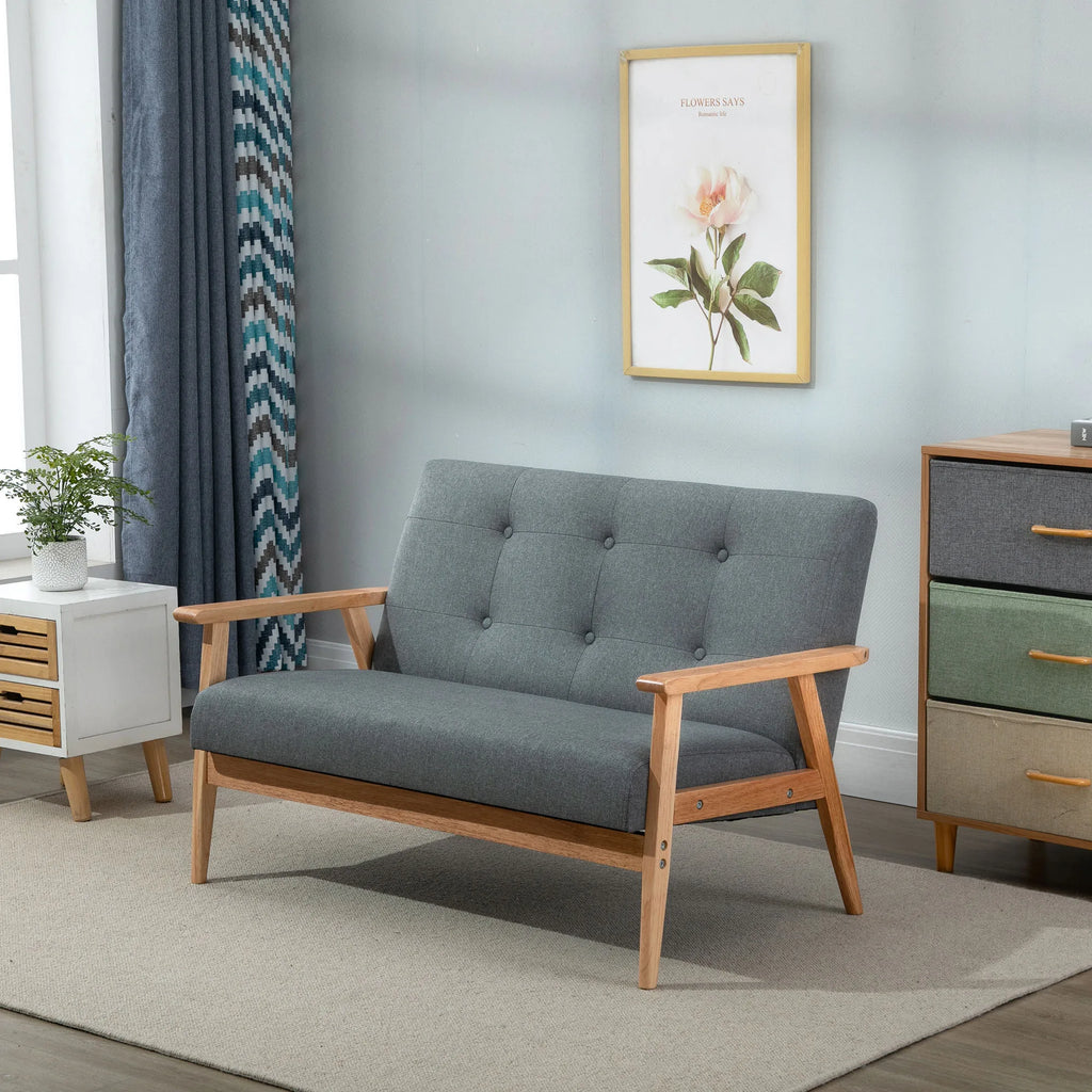 Canapé 2 places scandinave gris foncé à accoudoirs en bois, dans un salon contemporain