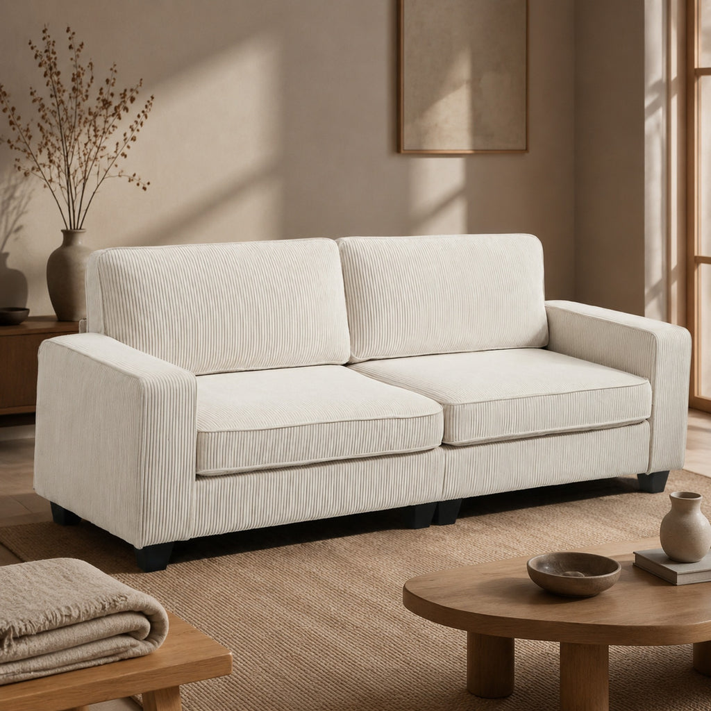 Canapé 3 places en tissu côtelé crème de 227 cm, dans un salon aux tons naturels