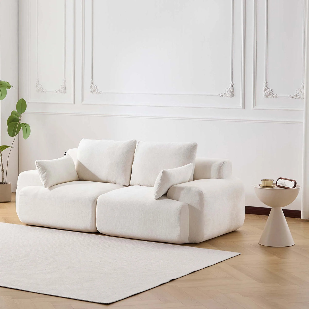 Canapé nuage blanc de 212 cm sans armature, dans un salon lumineux