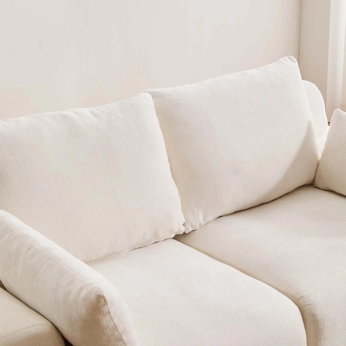 Canapé nuage blanc de 212 cm sans armature, détail des coussins de dossier