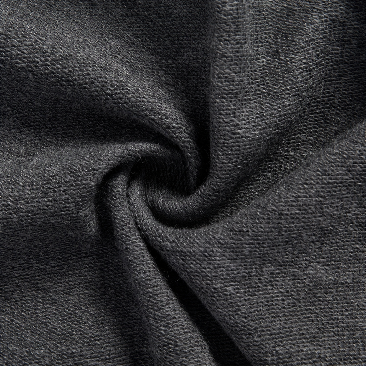 Canapé convertible gris en chenille, gros plan du tissu chenille