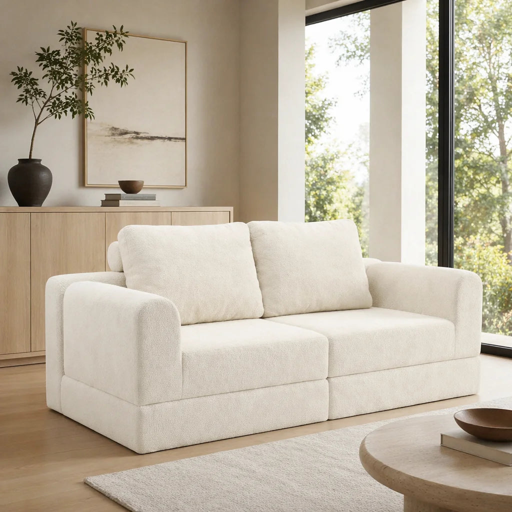 Canapé convertible modulable en tissu, beige, dans un salon