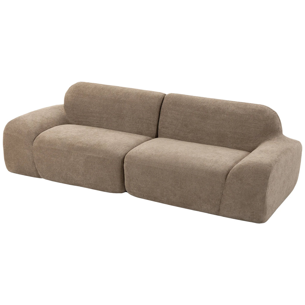Canapé galet 3 places en chenille marron de 244 cm, vue de trois quarts sur fond blanc