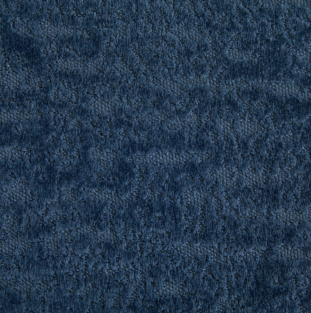 Canapé-lit arrondi en chenille bleu marine de 157 cm, détail du tissu en chenille