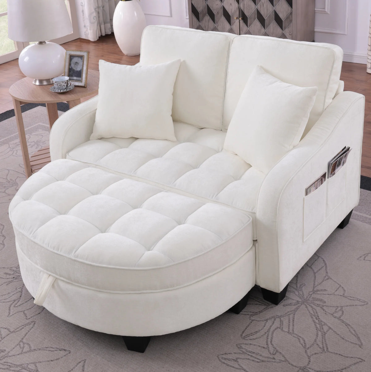 Canapé-lit blanc capitonné avec pouf de rangement, avec pouf, dans un salon