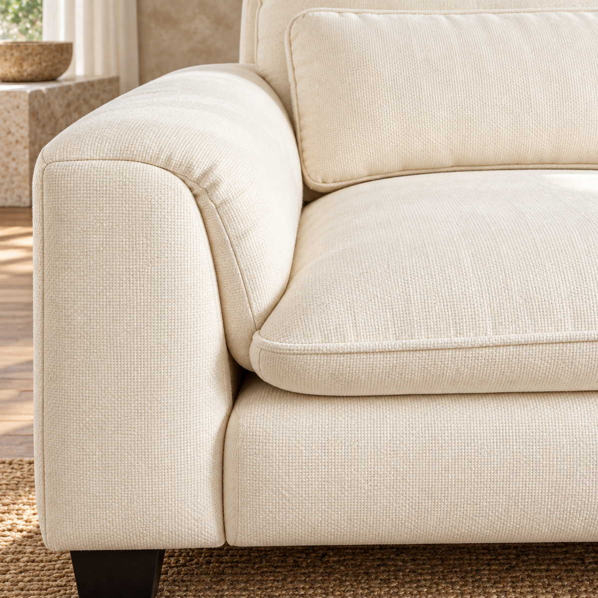 Canapé modulable à coussins doubles, beige, configuration en L, gros plan du revêtement et des finitions