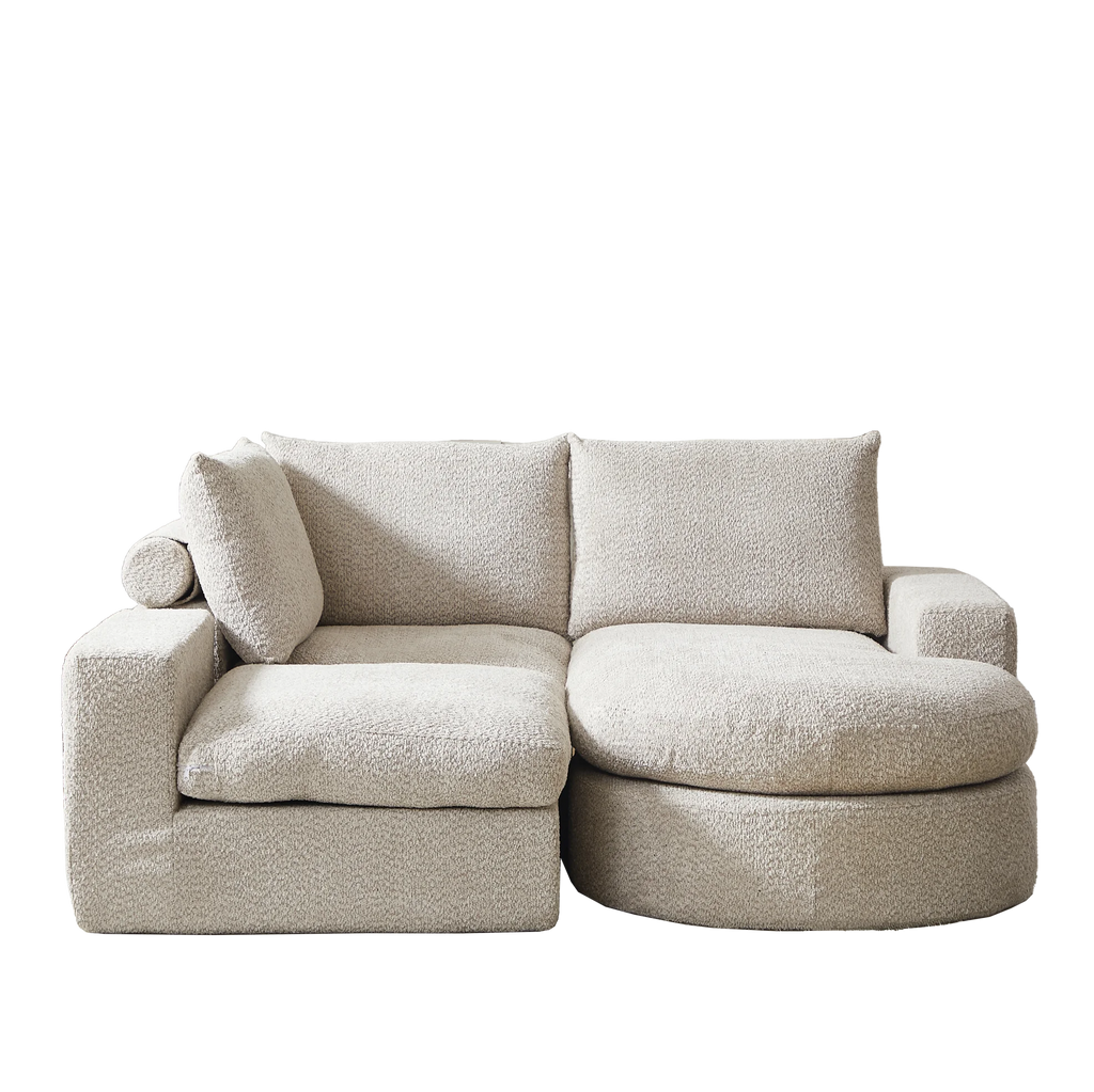 Canapé modulable beige en chenille avec méridienne, méridienne à droite sur fond blanc