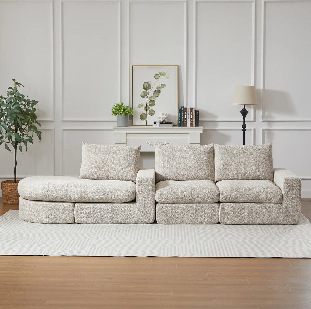 Canapé modulable beige en chenille avec méridienne, vue frontale dans un salon