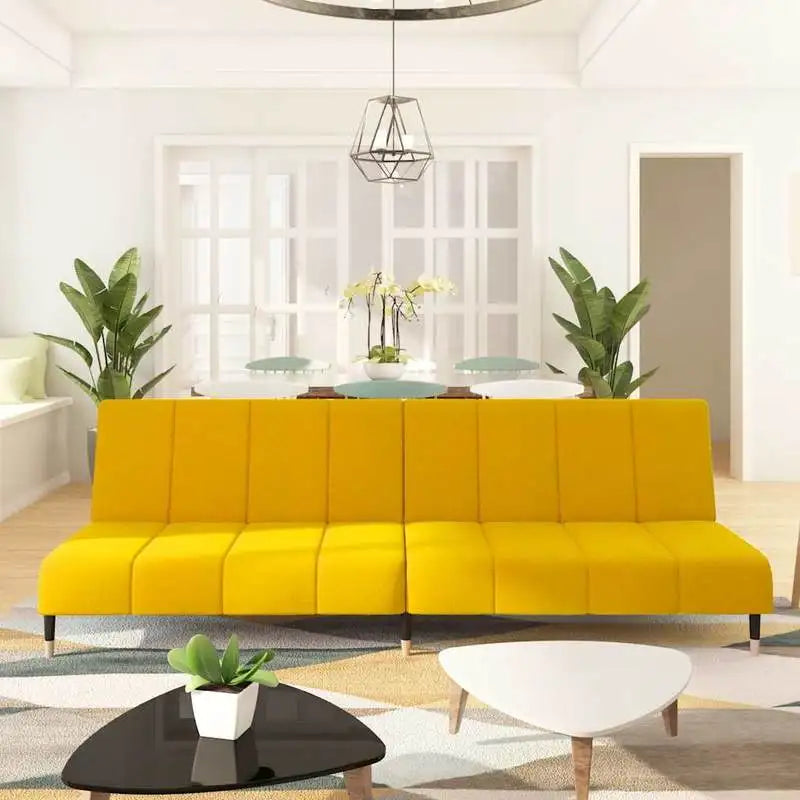 Canapé sans accoudoirs en velours jaune, vue dans un salon