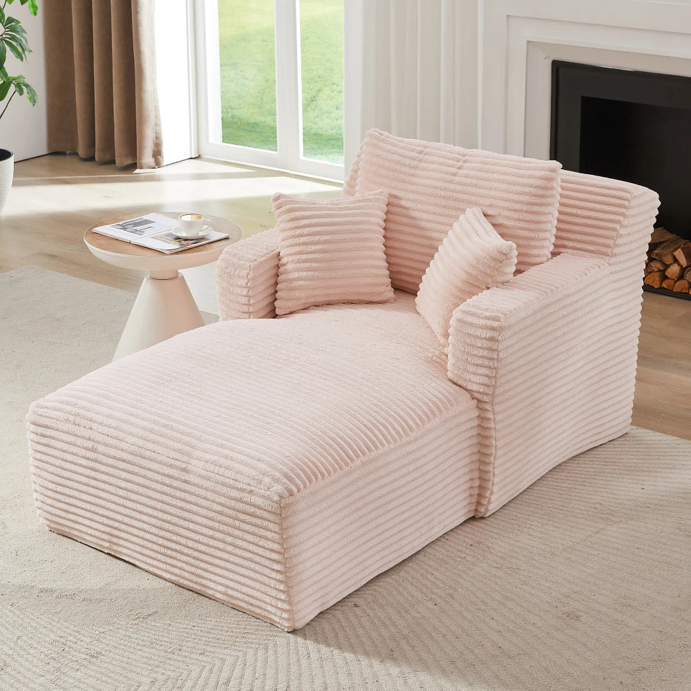 Chaise longue en velours côtelé à larges côtes, rose, dans un salon