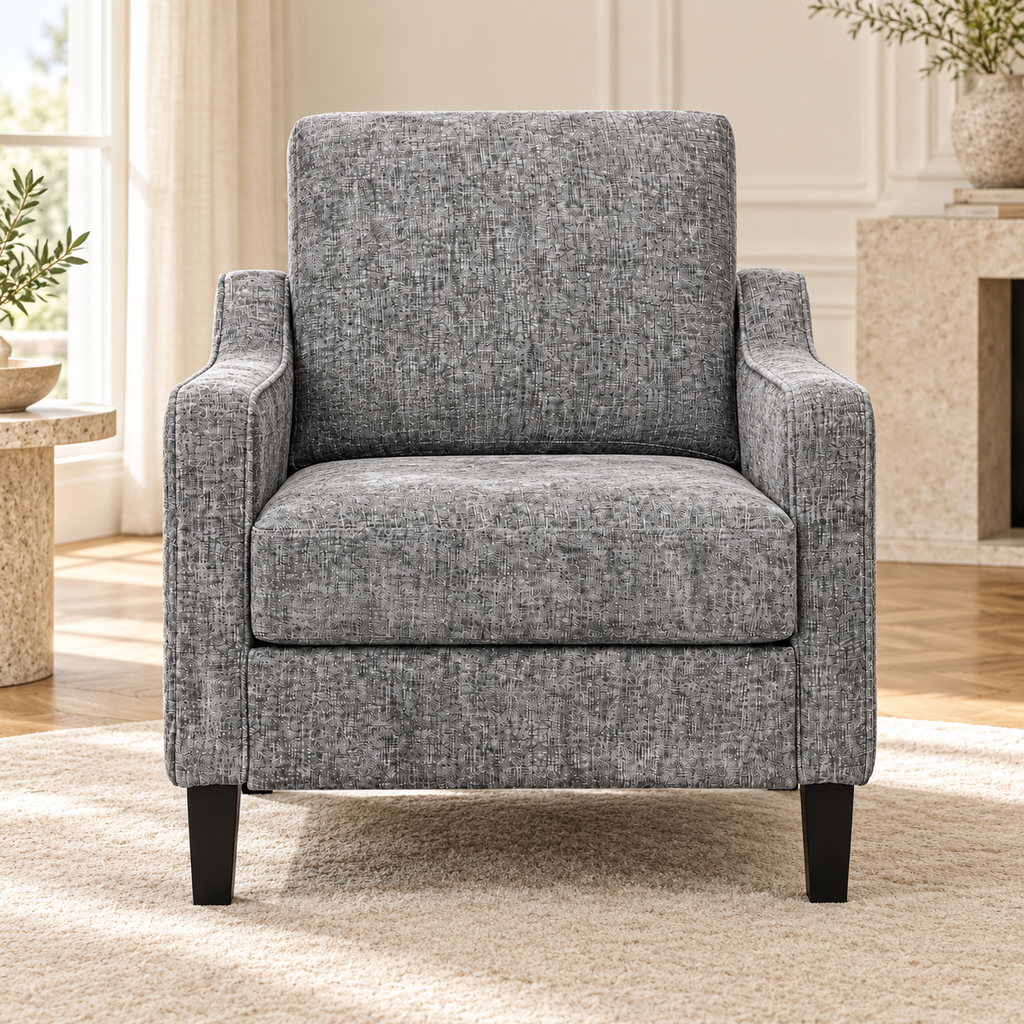 Fauteuil à accoudoirs en chenille et pieds en bois, gris foncé, autre angle dans un salon lumineux