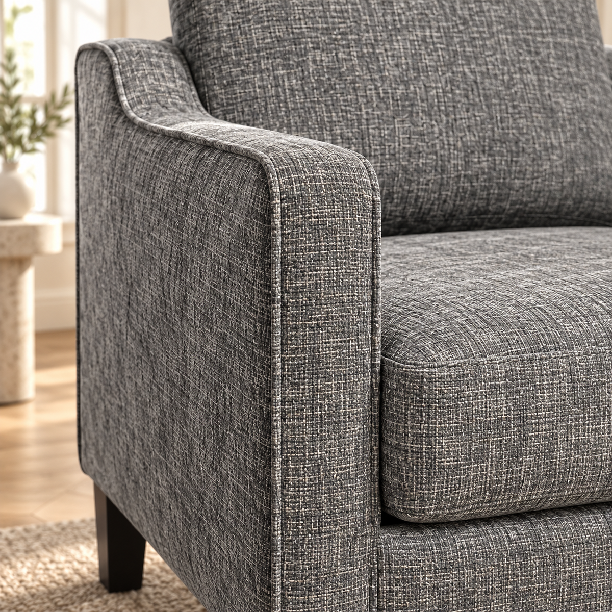 Fauteuil à accoudoirs en chenille et pieds en bois, gris foncé, gros plan du revêtement et des finitions
