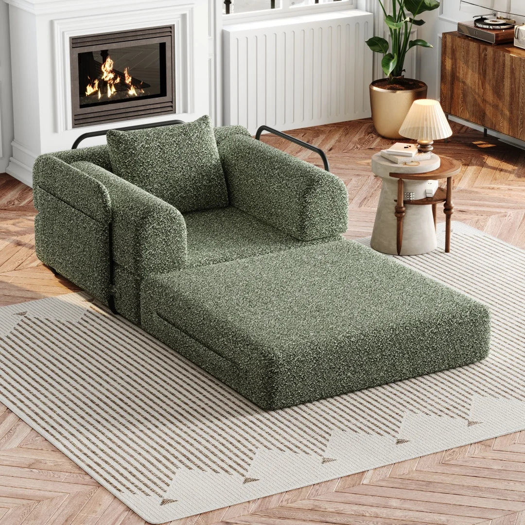 Fauteuil convertible vert en chenille avec accoudoirs, déplié en chaise longue dans un salon