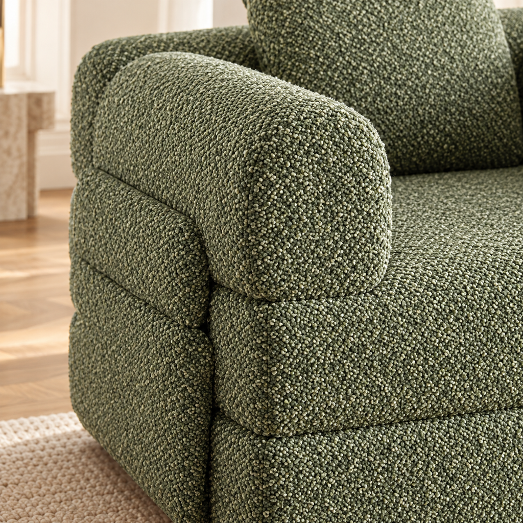 Fauteuil convertible vert en chenille avec accoudoirs, fermé, gros plan du revêtement et des finitions