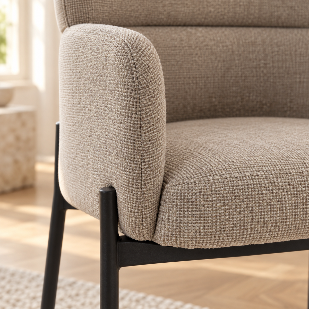 Fauteuil en chenille à pieds en métal, gros plan du revêtement et des finitions