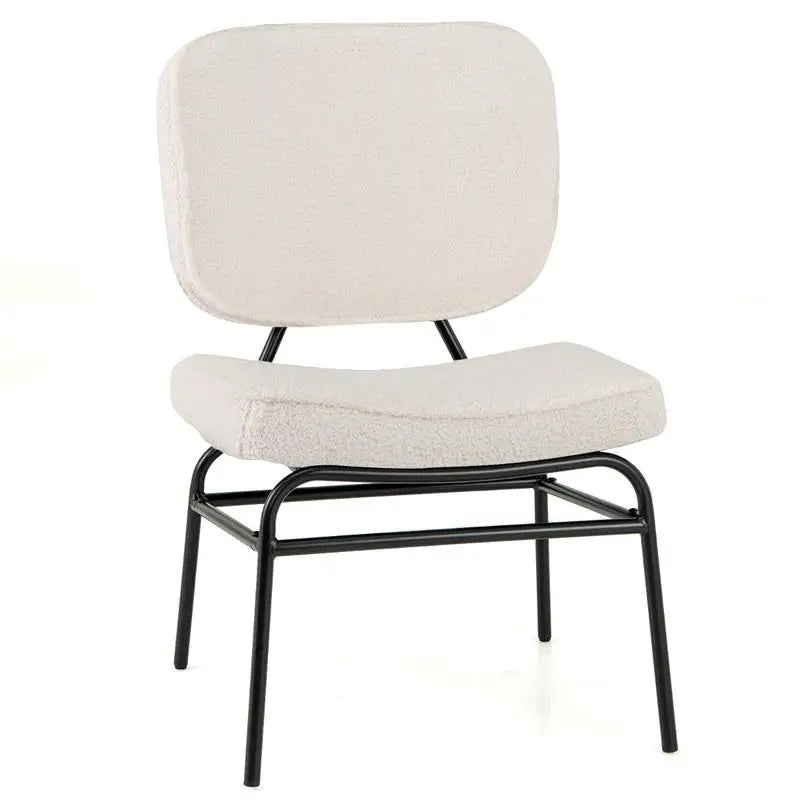 Fauteuil en sherpa crème à structure métal noire, vue sur fond blanc