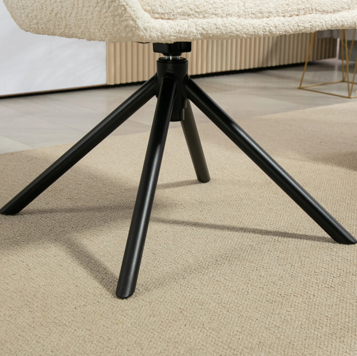 Fauteuil pivotant crème, détail de la base