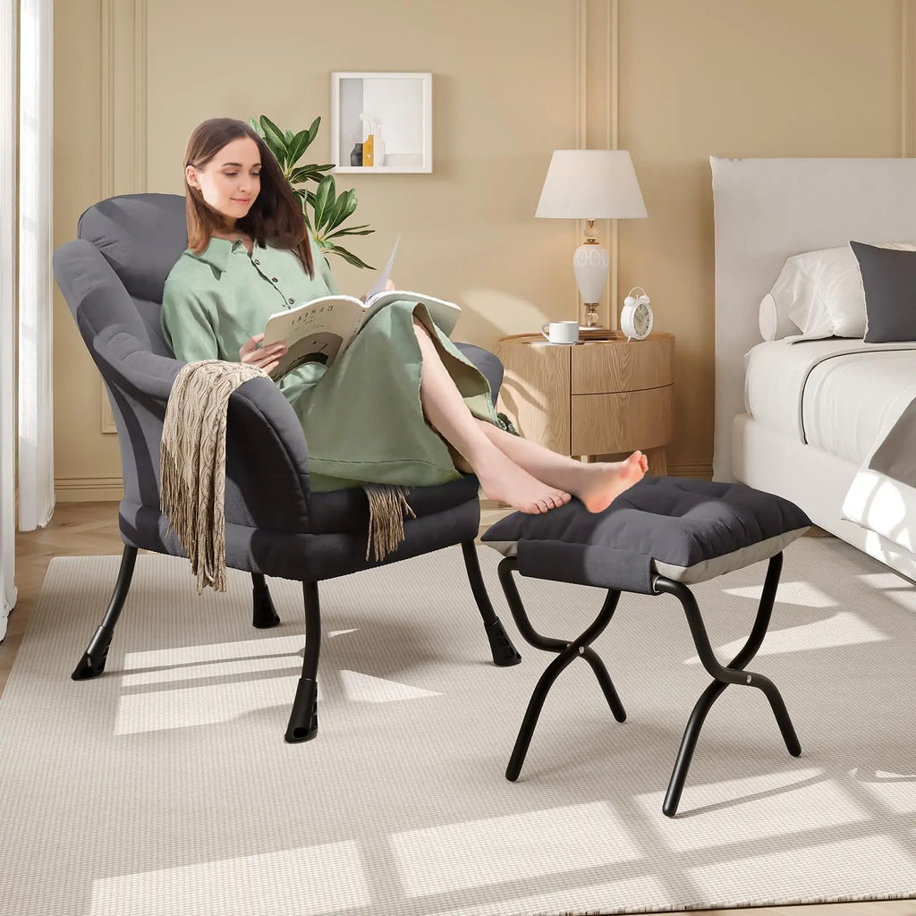 Fauteuil relax gris avec repose-pieds assorti, assise utilisée avec le repose-pieds