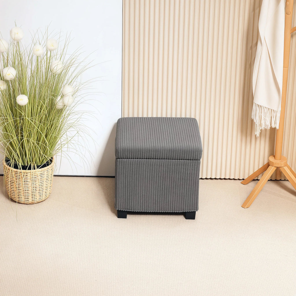 Pouf coffre carré gris en velours côtelé, autre vue dans une pièce de vie