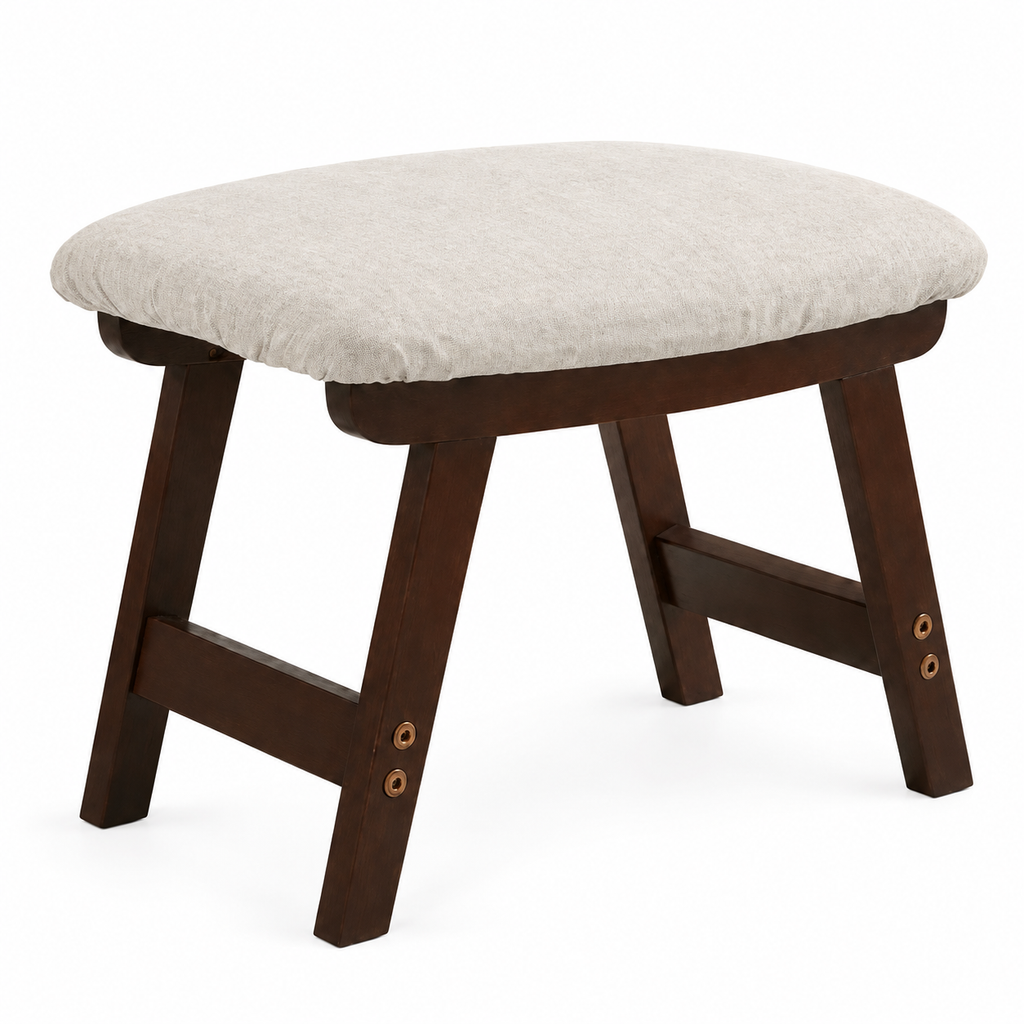 Repose-pieds en bois brun avec coussin écru, sur fond blanc