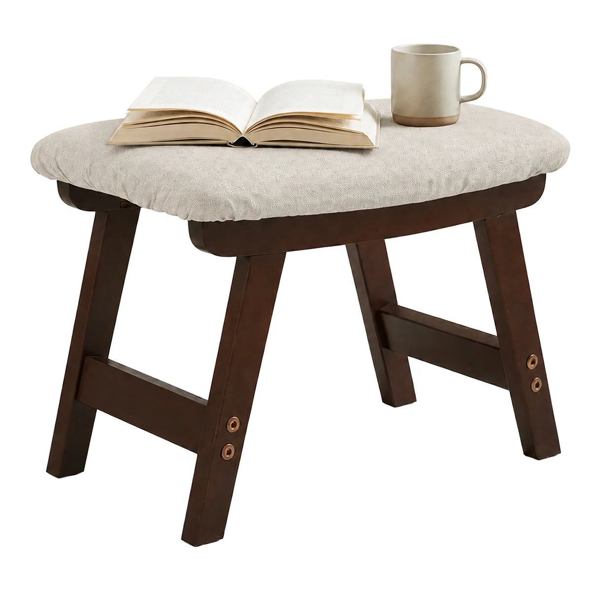 Repose-pieds en bois avec coussin, vue d’ensemble avec accessoires en décor